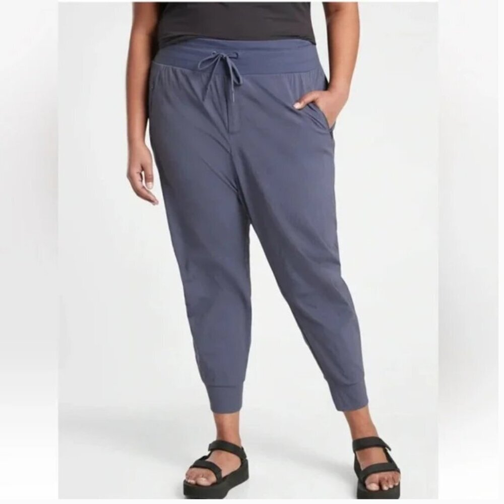 Athleta Trekkie North Jogger Dusty Blue Sz 6 Athleisure Travel